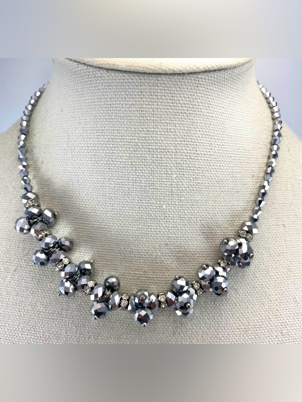 Beautiful Unsigned Silver Gray Faceted Glass Collar Statement Necklace